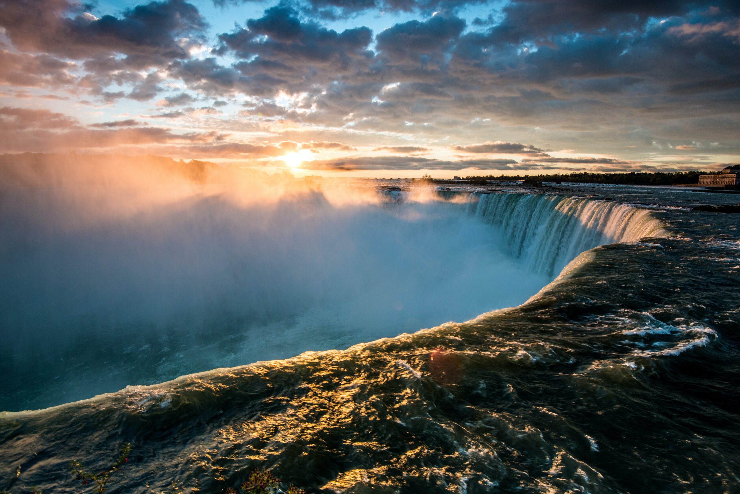 Photo by Sergey Pesterev: https://www.pexels.com/photo/niagara-falls-toronto-canada-14578422/